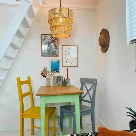 Apartment Have A Stay! -the Birdhouse, Tiny Close To The